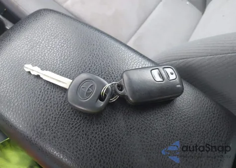 2018 Toyota Corolla L z USA, uszkodzony, nr VIN 5YFBURHE3JP763087